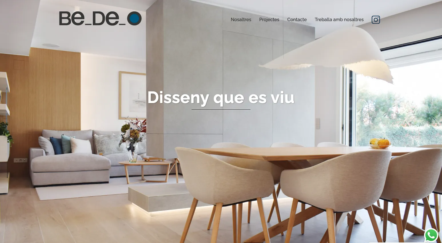 Web de BeDeO: salón y comedor de una vivienda diseñada por el estudio